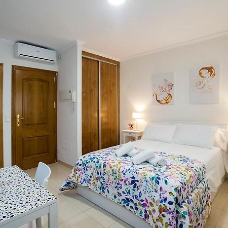 Apartamentos Amat - Only Adult - Playa El Bajondillo Torremolinos Exterior photo