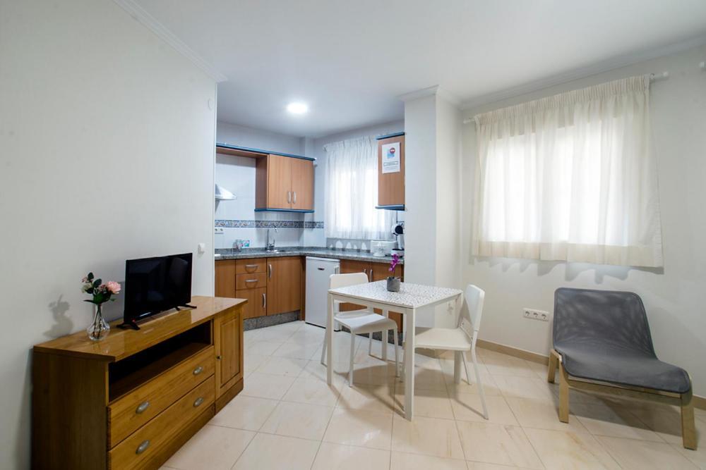 Apartamentos Amat - Only Adult - Playa El Bajondillo Torremolinos Exterior photo