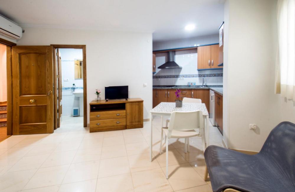 Apartamentos Amat - Only Adult - Playa El Bajondillo Torremolinos Exterior photo