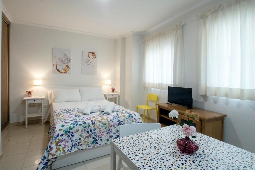 Apartamentos Amat - Only Adult - Playa El Bajondillo Torremolinos Exterior photo