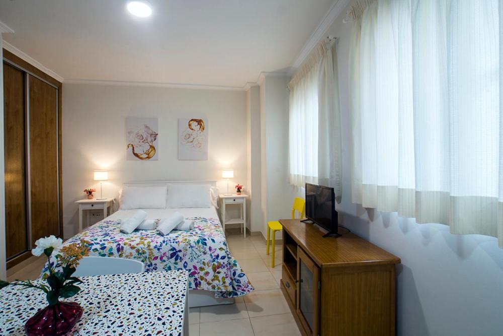 Apartamentos Amat - Only Adult - Playa El Bajondillo Torremolinos Exterior photo